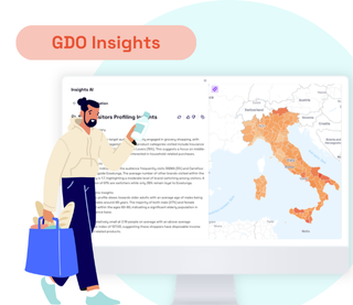 Miniatura che mostra un consumatore con borsa della spesa davanti a un monitor con una mappa dell’Italia e un’analisi sui dati GDO (Grande Distribuzione Organizzata).